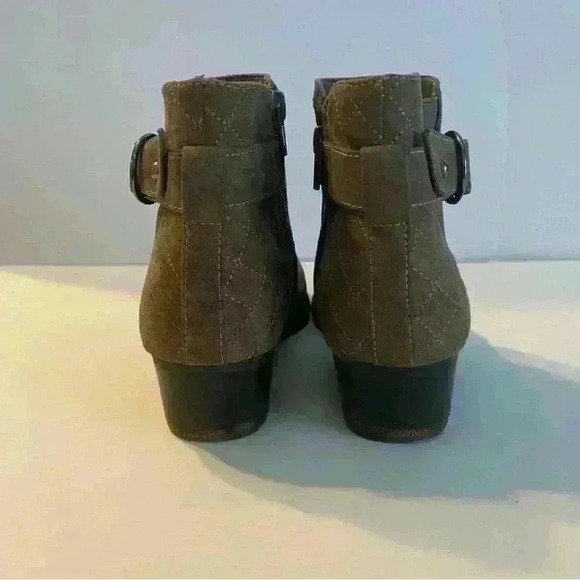 Unisa Women’s Ankle Boot Size 7.5 Taupe Side Zip Buckle Accent. - Picture 8 of 14